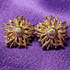 Vintage Goldtone LISNER Mid Century Floral Sunburst Clip on Earrings